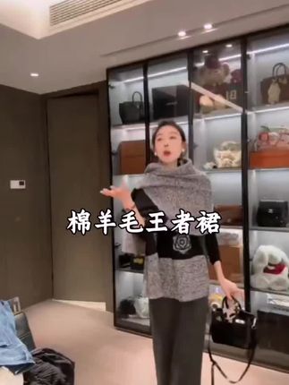 这条裙子真的太适合上班穿了,它是那种很简约的版型,没有什么多余的装饰,就特别适合我们日常通勤的时候穿。而且它的面料是那种很有垂感的,上身之后就是一种很随性的感觉,不管你是胖一点还是瘦一点的女生都能驾驭得了它,真的是我最近最爱的一条裙子了。#整个时尚圈都在等入chill#显瘦#遮肉显瘦 #小个子穿搭 #裙子 #裙子穿搭