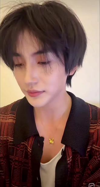 那些脱粉回踩的人你们没有心 请不要把他对粉丝的好当成刺向他的利剑 张翅真的很好 不喜欢能不能不要去伤害 #张翅 @张翅