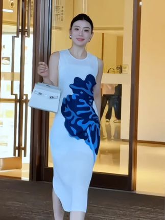 高级感气质连衣裙女夏季收腰显瘦法式无袖长款印花百褶弹簧裙子