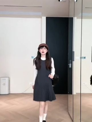 #解锁微胖梨形的本命穿搭 姐妹们,这件裙子真的太绝了,它是那种很高级的缎面材质,摸起来滑溜溜的,特别舒服,而且版型设计也很棒,上身效果超级赞!简直就是女人味十足的代表,不管你是单穿还是搭配外套,都十分的好看,简直是必备单品啊!喜欢这种风格的宝贝千万不要错过啦!#秋冬穿搭#热门音乐🔥 #小个子穿搭 #今天穿什么 @抖加🔥上热门🔥dou+🔥热点宝