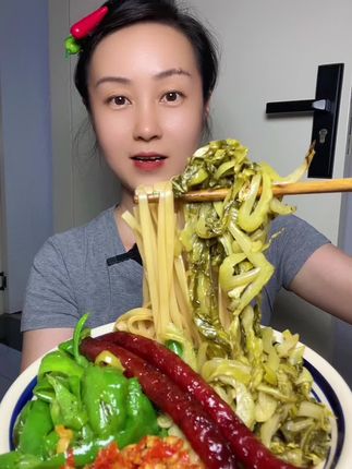 简单又好吃的酸菜面 贼拉香 酸菜是微微酸哈 清爽脆嫩口感 #酸菜面 #贵州无盐酸菜 #美食 #酸菜面条