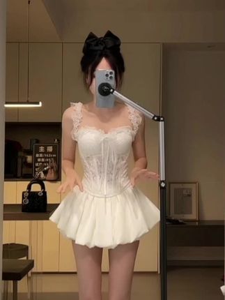 #谁穿谁好看 #辣妹穿搭 #御姐风 #吊带背心