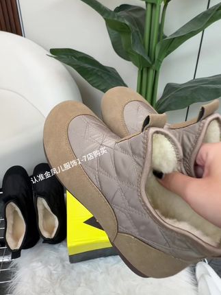 就这款上脚嘎嘎舒适保暖的休闲雪地靴,相中的姐妹赶紧拼手速了#雪地靴 #源头工厂 #好物分享