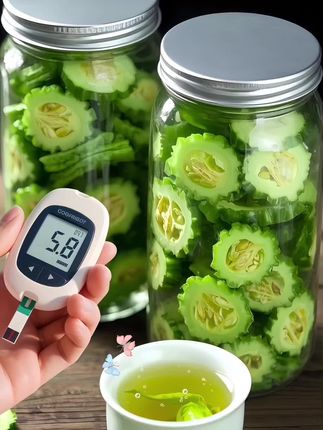 《桑叶双瓜茶;自然的健康馈赠》桑叶双瓜茶,乃大自然的养生妙品。它以桑叶、冬瓜干、苦瓜干精心配比而成。热水入壶,茶香四溢。轻嗅,芬芳交织。浅尝,桑叶淡雅、冬瓜清甜、苦瓜清苦交融,滋味独特。这不仅是茶,更是健康享受。于品味间,领路养生之趣,感受自然馈赠,让身心在茶香中舒缓。#桑叶茶好处多多 #桑叶双瓜茶 #喝养生茶 #苦瓜桑叶冬瓜茶 #冬瓜桑叶苦瓜茶