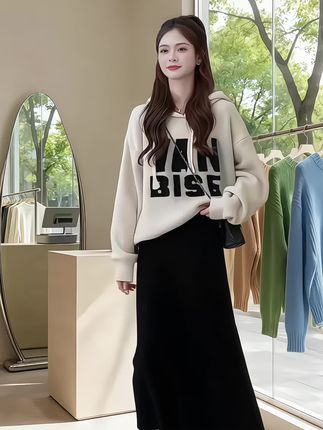 可甜可盐炸街套装女2025春秋设计感别致字母连帽毛衣+黑色半身裙