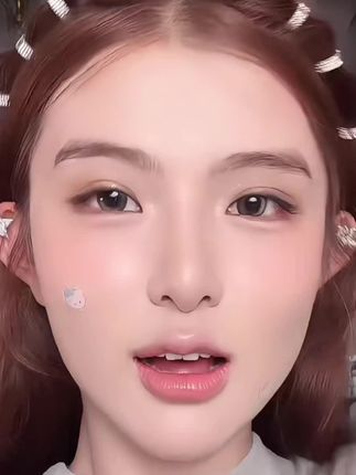提升氛围感小神器~~圆形金属小发卡!细软塌想要高颅顶的姐妹赶紧来学这个夹法!真的是谁夹谁好看!#发型教程 #发卡#变美小技巧 #强烈推荐 #女生必备