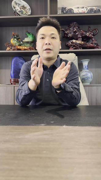 重庆银行vs微众银行,哪个更适合你? #重庆银行 #微众银行 #贷款对比 #企业融资 #重庆贷款 #贷款攻略 @抖音创作小助手 @DOU+上热门