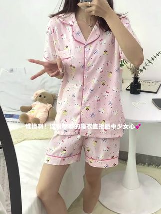 少女心爆棚的睡衣来袭💗 淡粉色超温柔,满印可爱卡通图案,一整个甜度超标!短袖短裤的设计,夏日居家超清凉~柔软面料贴身穿巨舒服,仿佛被云朵拥抱☁ 无论是宅家追剧还是睡觉,都能给你满分舒适体验,仙女们快冲!  #睡衣 #夏日睡衣 #少女睡衣#睡衣家居服 #舒适睡衣推荐