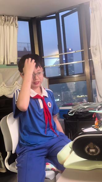 小学生谈open claw—
还有很多claw,全都自学安装和应用!他是目标驱使行动,deep seek、豆包、小智、灵光这些ai全是他最好的老师!关键不要钱啊不要钱!虽然过程中会有无数次失败,但收获却是很多!
我也是第一次知道deep seek的盈利模式之一,娃要我在ds的API充值!很便宜!每天茶饭不思,沉迷不醒,这会饭碗都还在桌前