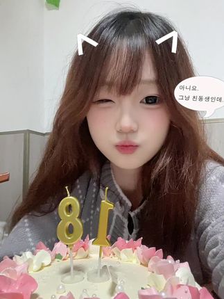 爷爷奶奶祝福我可爱的宝贝孙女十八岁生日快乐!从今天开始你以步入成人的行列,爷爷奶奶祝你在今后的日子里,平安健康!幸福快乐!一生的年华刚刚开始,愿你的世界跟精彩,十八而至,未来可期,爷爷奶奶祝福你梦想成真,不负所望,愿你一世无忧,前途无量!生日快乐!