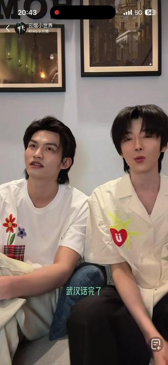 4月10日直播完整版(后半部份) 很咸,即使就是这样闲聊,也满屏的咸,你兄弟今天一直笑的很荡漾,咱也不知道发生了什么好事,主打就是跟着傻乐吧
#云旗 #郝熠然