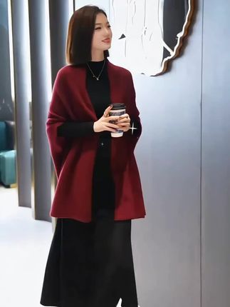 #今年流行穿搭 #蝙蝠袖羊绒披肩外套