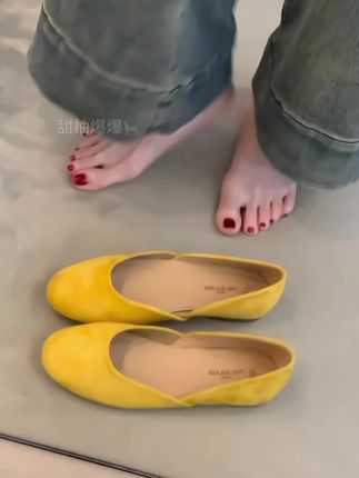 哇哦!!超百搭的小清新芭蕾平底单鞋~上脚巨舒服!!#哎呦喂你鞋真好看 #强烈推荐 #软底软面穿上超舒服 #优雅气质 #百搭鞋子