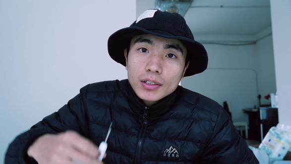 我又拿掏耳勺拍了一期视频 #掏耳勺 #vlog