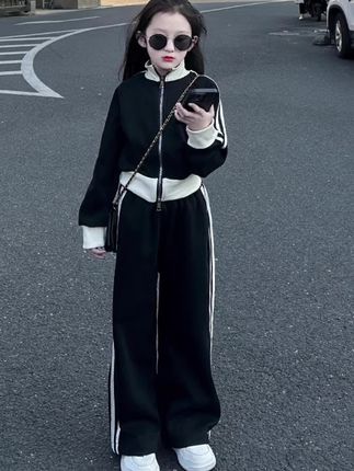 #春秋穿搭 #显高显瘦穿搭潮酷又洋气的 女童春秋款运动套装2025新款中大童春装韩版立领外套休闲裤两件套#今年最流行穿搭 #运动休闲套装 #爆款热卖中