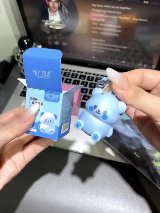 秋天嘴干有救了!闺蜜送的小熊唇膏,可爱又滋润,爱疯了!#唇膏 #唇部护理 #润唇膏 #学生党好物推荐 #也太可爱了吧