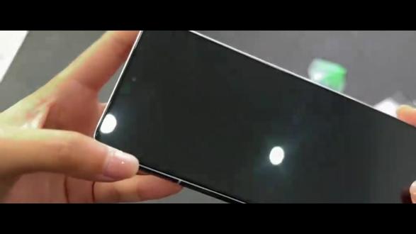 iQOO 13的电池在提供更大续航的同时,也保证了充电的高效性