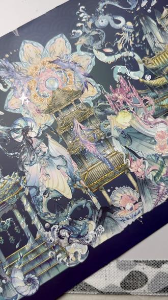 一张贴纸,一座海底宫殿!沐瑶&李富贵《四海殿》拼贴实录 贝壳光+模切工艺,这贴纸美到窒息
从拆分到粘贴,每一步都充满惊喜。贝壳光材质让整个场景在光线下闪闪发光。#造景贴纸 #解压 #沉浸式 #沐瑶 #创作者扶持计划