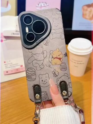 草莓熊维尼挂绳适用苹果16手机壳新款华为OPPO翻毛皮小米vivo全包#手机壳 #高级感手机壳 #爱了爱了 #草莓熊 #在抖音入手的好东西