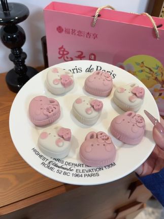 #创作灵感 年年都吃五仁吃腻了,今年换一换口味!谁敢信这么可爱的小兔子月饼礼盒才这个价!好朋友收到真的贼开心!!#中秋月饼礼盒 #月饼礼盒 #中秋节 #甜品