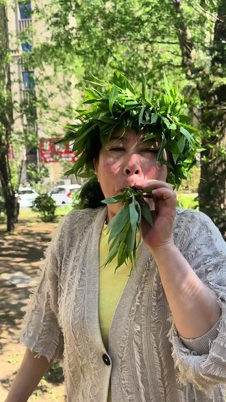 冲锋号吹起来 小时候没有玩具,妈妈就给我们拧哨子吹,童年的回忆,你们有么?
