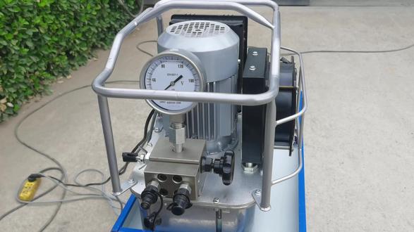 拉伸器的使用实操1(租售) #液压拉伸机 #液压拉伸器 #液压扳手 #液压工具 #风力发电