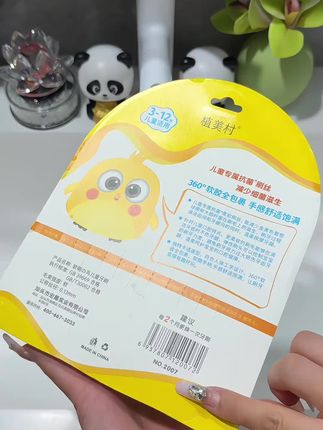 小朋友的牙刷每个月都需要更换新的,所以遇到这种好看又好用的,一定要多囤一些!它是专门为小朋友设计的抗菌软毛牙刷,刷毛柔软细腻,可以深入到牙齿缝隙里,有效清洁食物残渣,而且它的体积更小、更轻便,非常适合宝宝们自己拿着刷牙的时候用哦~#牙刷#轻便#牙齿#宝宝#儿童