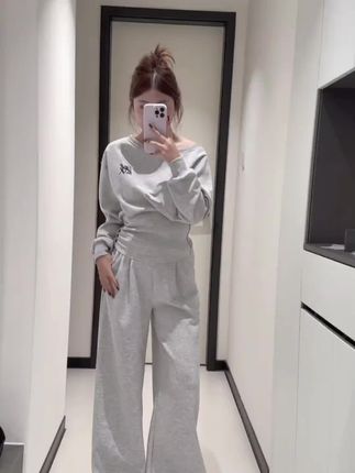 #上热门 韩系氛围感灰色休闲运动套装女秋季短款收腰斜肩上衣阔腿裤两件套#爱了爱了 #完美搭配 #真好看 #爆款热卖中