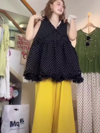 2025夏新款韩系东大门设计感宽松显瘦V领木耳边减龄波点连衣裙女 #夏日爆款 #每日分享穿搭 #好看的小姐姐 #夏天穿搭 #出游穿搭