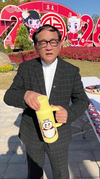 020214怕酸怕苦的冲!蜜雪黑咖啡口感丝滑,新手喝 1 次就爱上~#蜜雪冰城 #咖啡 #黑咖啡 #年货节 #年货跟我dou回家