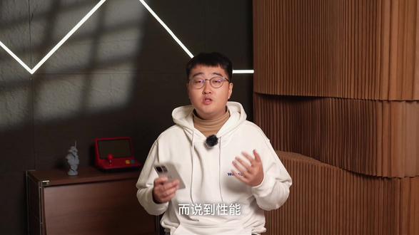 一加 15 杀疯了!165Hz 屏 FPS 快人两步 一加 15 性能王炸!骁龙 8 至尊版 + 165Hz 东方屏,7300mAh 冰川电池 + 120W 闪充,游戏两小时仅耗 30% 电,机身温度才 39℃!裸机手感爽到飞起~#一加15