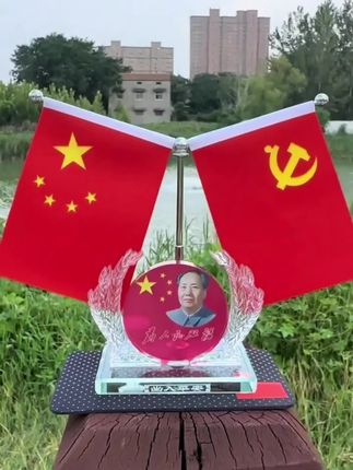 国庆节马上就要到了,毛主席红旗车载摆件赶紧安排起来#车载摆件#红旗摆件 #祝祖国繁荣昌盛 #红旗车载摆件