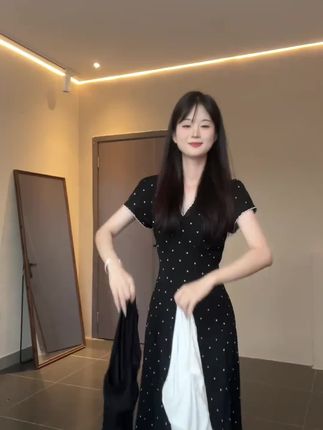 2025新款纯欲修身收腰显瘦中袖T恤女纽扣辣妹V领上衣 8252#新款上新 #显瘦穿搭#辣妹穿搭#ootd穿搭#谁穿谁好看