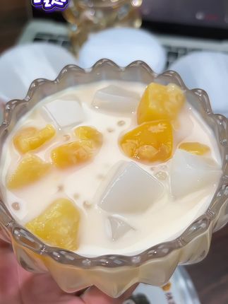 终于等到了邻家铺子黄桃西米露的活动,这个真的特别好吃,你们一定没办法拒绝。#强烈推荐 #冰爽一夏 #夏日特饮 #甜品美食 #回头率爆棚