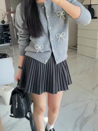灰色毛呢百褶半身裙女秋冬2025新款a字半裙小个子显瘦高腰短裙子#百褶裙少女 #短裙穿搭 #小个子穿搭 #半身裙a字短裙