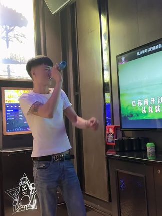 现实给了我一巴掌 既不道歉也不说话用最好的年华 换最深的教育所谓的值得回头一看全是笑话#KTV