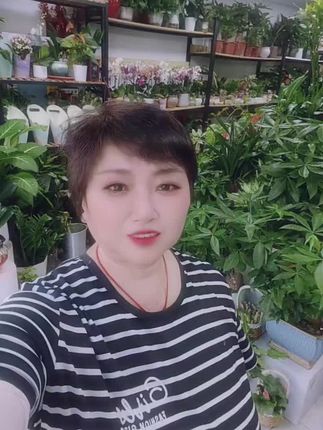 帅哥们美女们上午好祝我的好姐妹们周六愉快!谢谢我的好友们。默默给我点赞和评论。祝你们平安健康!🌹🌹🌹🌺🌺