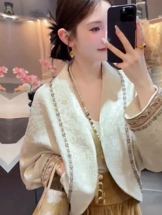 #新中式穿搭 #国风古韵 #优雅气质 @抖音小助手 @DOU+小助手