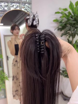 这款#简单发型 #抓夹马尾 如果还没有入手的姐妹,真心推荐哦,超好用哒