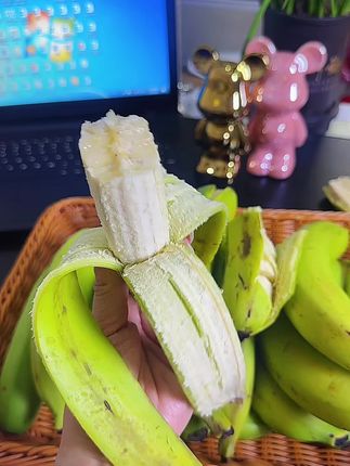 原来真正好吃的香蕉是这样的!自然成熟的香气和口感,软糯香甜!没有一点点硬心,好吃又划算#香蕉 #绿香蕉