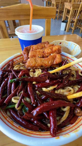 人生就俩字板面,好吃板面这一块,味真足 #板面#良子#板面的诱惑谁能拒绝#谁懂这一口的好吃程度#人生就俩字