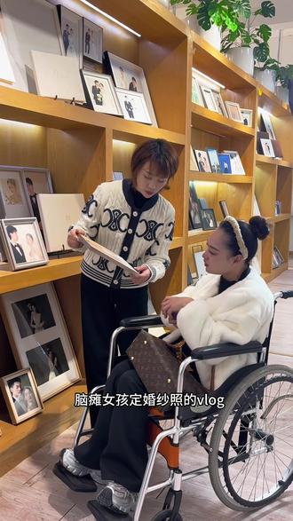 生活给我设了限 但幸福从不按套路出牌 直接砸我头上了