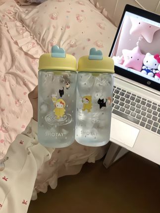 幸福是和好朋友一起用kitty水杯 #hellokitty #治愈系 #雨天☔