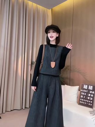 #秋冬新款 #气质减龄三件套 #百搭显瘦 #内搭外穿都好看 #每日穿搭分享