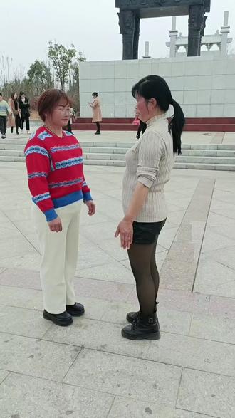 叫一声二奶奶原唱 ow9bRApVAGJQWDEjYgDeDvL2IBLbufzaUgnDA1~tplv-dy-resize-origshort-autoq-75:330.jpeg?x-expires=2002489200&x-signature=DKPnrbCQDEFONOM%2BcL41zdex8F4%3D&from=3213915784&s=PackSourceEnum_AWEME_DETAIL&se=false&sc=cover&biz_tag=pcweb_cover&l=202306190723322C4F64A6BDD90A6A2C7A
