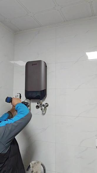 电热水器安装全过程#安装燃气热水器 #创作者中心 #创作灵感 #叫一声小美生活更换#美的厨热服务@抖音 @抖音创作小助手 @DOU+上热门