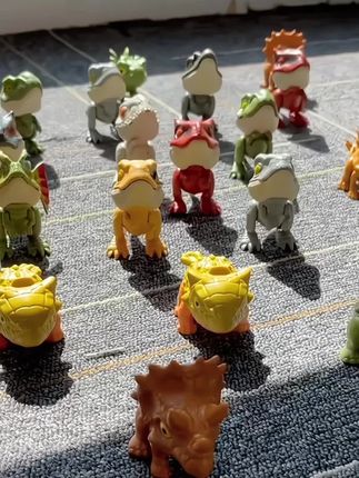 孩子喜欢的咬手指恐龙来了!霸王龙、三角沧龙等各种小恐龙应有尽有,他们不仅可爱有趣,还特别好玩,可以跟小伙伴一起pk,看谁的恐龙更厉害,而且质量超棒,非常耐摔!不管是男孩还是女孩都会被这些迷你小恐龙迷得神魂颠倒,赶紧给家里的宝贝安排一套吧!#玩具 #新奇特创意 #遛娃攻略 #男人玩具 #玩个很新的东西