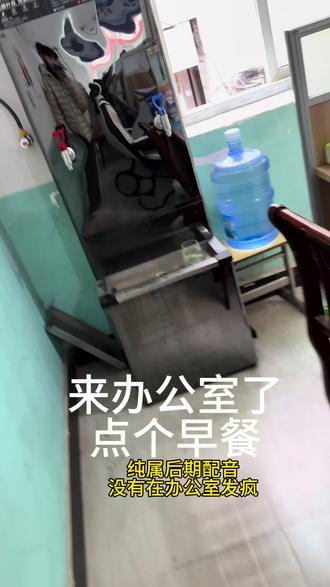 叔叔人真好,没有嫌弃我😭#大爷永远是大爷 #搞笑视频 #送早餐 #特别的送早餐方式