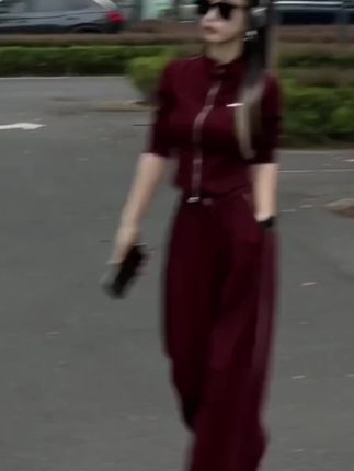 女孩子就要画好看的妆,穿漂亮的衣服,取悦自己,过自己喜欢的生活#高级感穿搭 #套装#显瘦穿搭 #显高显瘦显腿长 #早秋穿搭