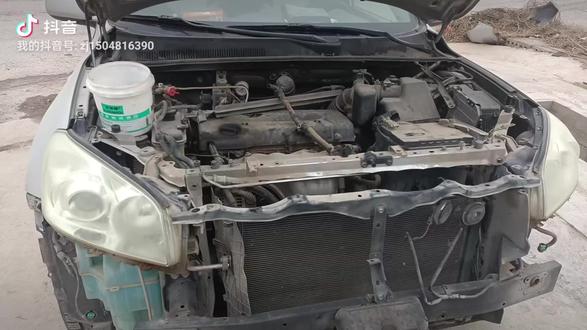 丰田RAV4水箱更换中!